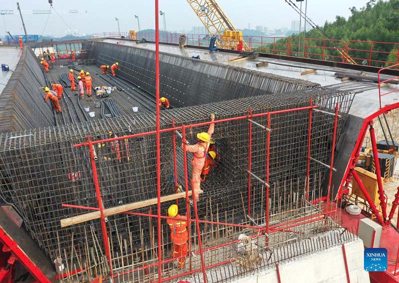 Imágenes del puente Longmen en construcción en la ciudad de Qinzhou