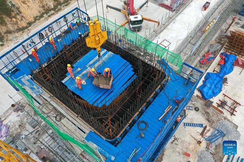 Imágenes del puente Longmen en construcción en la ciudad de Qinzhou