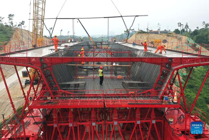 Imágenes del puente Longmen en construcción en la ciudad de Qinzhou