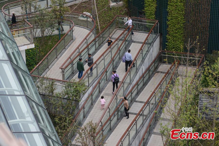 Sinuoso sendero en forma de serpiente se estrena Chongqing