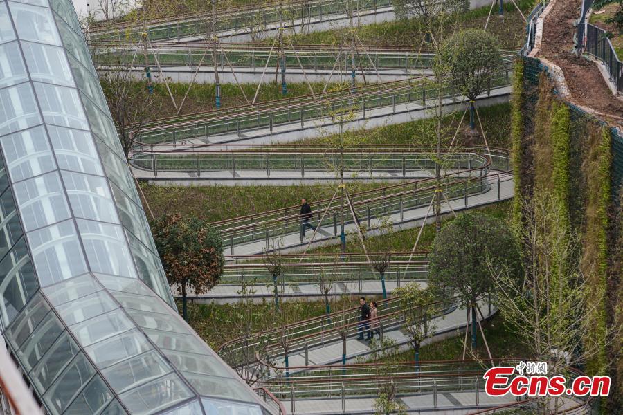 Sinuoso sendero en forma de serpiente se estrena Chongqing