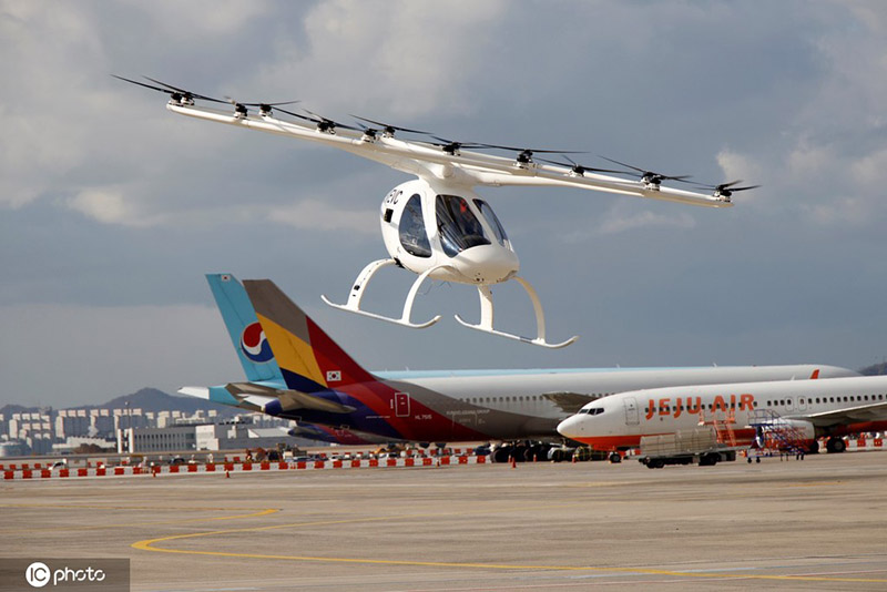 Un vuelo de prueba del taxi aéreo no tripulado "Volocopter 2X" durante un evento de demostración de movilidad aérea urbana en el Aeropuerto Gimpo de Seúl, Corea del Sur, el 11 de noviembre de 2021. (Foto / IC)