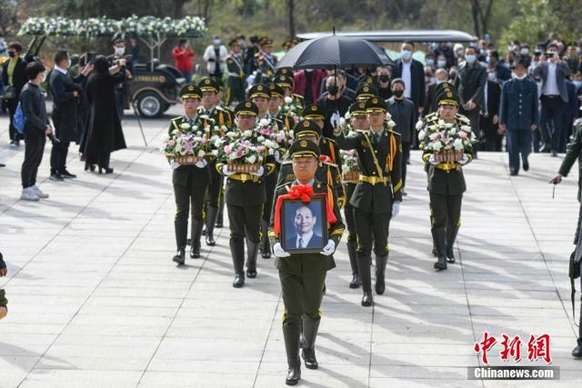 La ceremonia de entierro del fallecido académico Yuan Longping se celebró en Changsha, provincia de Hunan, el 15 de noviembre. [Foto / Chinanews.com]