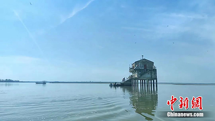 La foto aérea muestra un edificio en medio del lago en el lago Wuhu en Wuhan, provincia de Hubei, en el centro de China. (Foto / Zheng Ziyan)