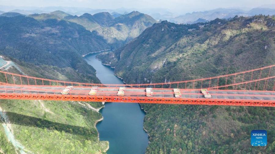 Puente Yangbaoshan prueba su capacidad de carga estática