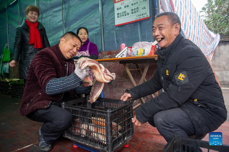 Hornos sin humo reducen la contaminación del aire en Chongqing