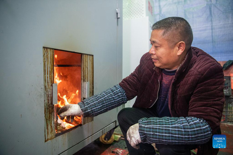 Hornos sin humo reducen la contaminación del aire en Chongqing