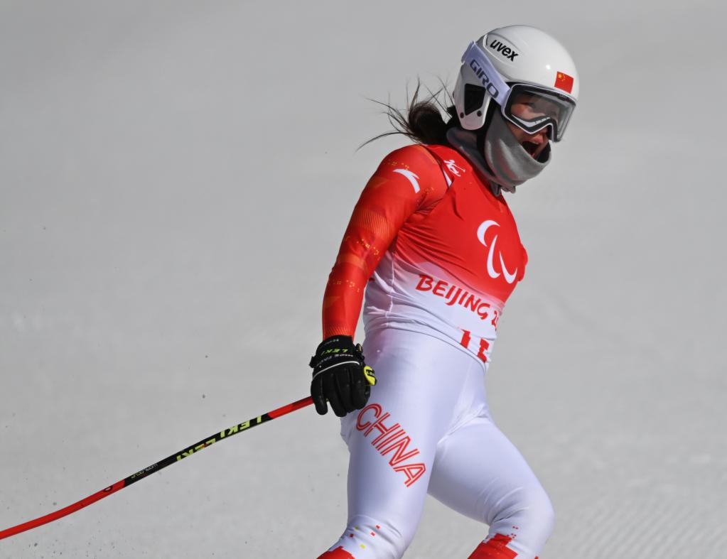 Zhang Mengqiu gana primera medalla de oro de China en esquí alpino en Juegos Paralímpicos de Invierno de Beijing