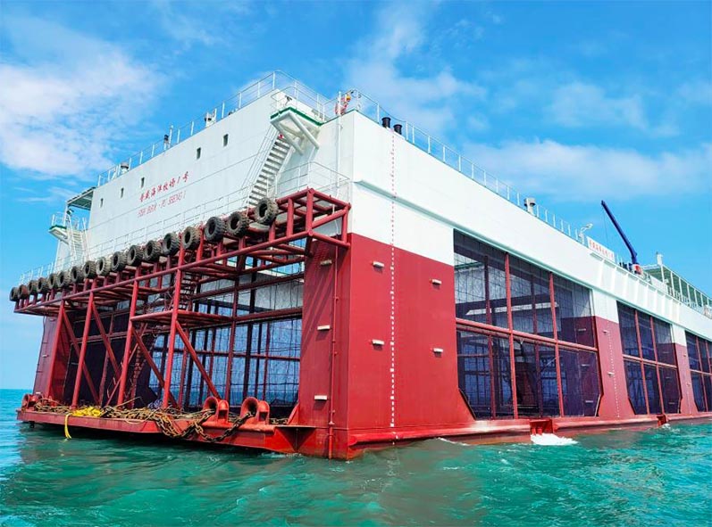 Instalan la primera granja marina semi-sumergible de aguas profundas en Hainan