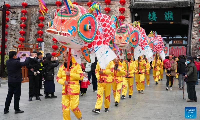 El gasto se extiende durante todo el a?o nuevo lunar hasta el Festival de los Farolillos 