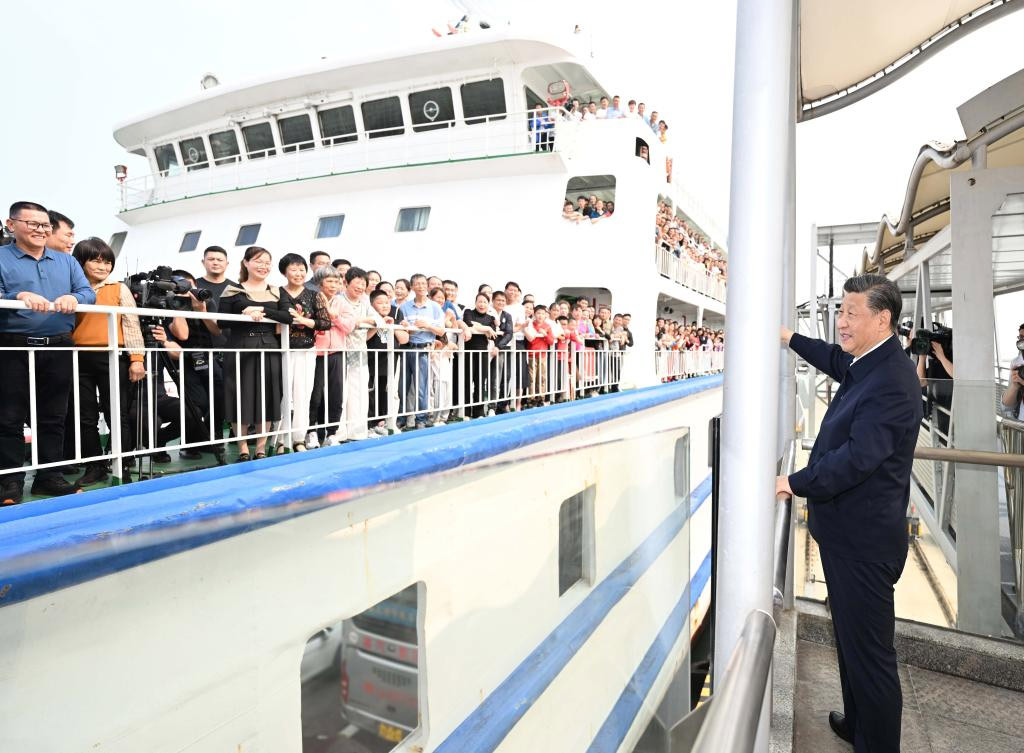 Xi inspecciona provincia meridional china de Guangdong