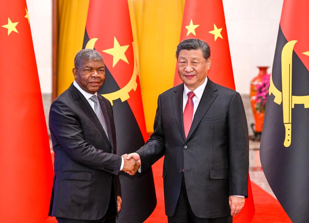 Presidentes de China y Angola mantienen conversaciones y elevan lazo bilateral a asociación de cooperación estratégica integral