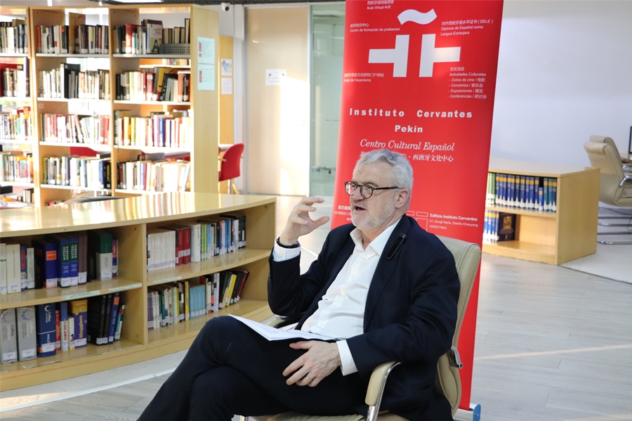 Miguel Falomir Faus, Director del Museo del Prado de Espa?a, fue entrevistado por Diario del Pueblo digital en el Instituto Cervantes de Pekín. (Foto cortesía del Instituto Cervantes de Pekín)