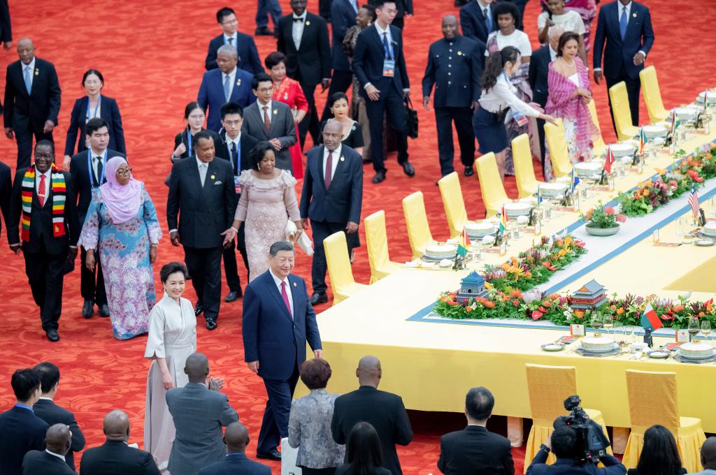 (FOCAC) Xi recibe a líderes africanos y elogia lazos modelo entre China y áfrica antes de gran cumbre