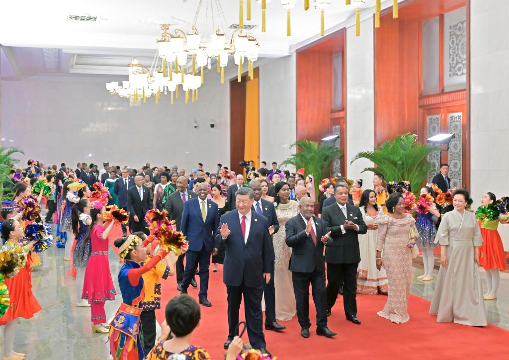 (FOCAC) Xi recibe a líderes africanos y elogia lazos modelo entre China y áfrica antes de gran cumbre