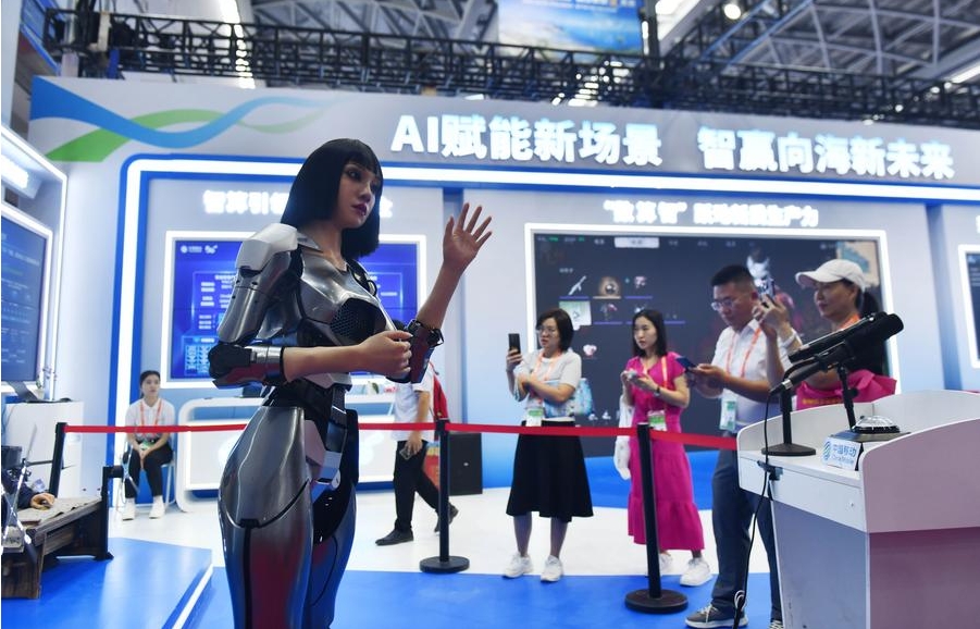 Un robot interactivo es visto en la XXI Exposición China-ASEAN, en Nanning, en la región autónoma de la etnia zhuang de Guangzi, en el sur de China, el 26 de septiembre de 2024. (Xinhua/Huang Xiaobang)