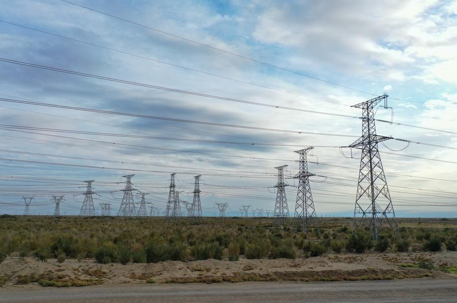 Nuevo proyecto energético iniciado en Xinjiang impulsará la transmisión de electricidad a otras partes de China