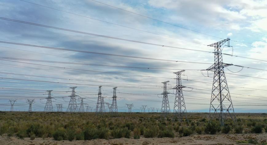 Nuevo proyecto energético iniciado en Xinjiang impulsará la transmisión de electricidad a otras partes de China