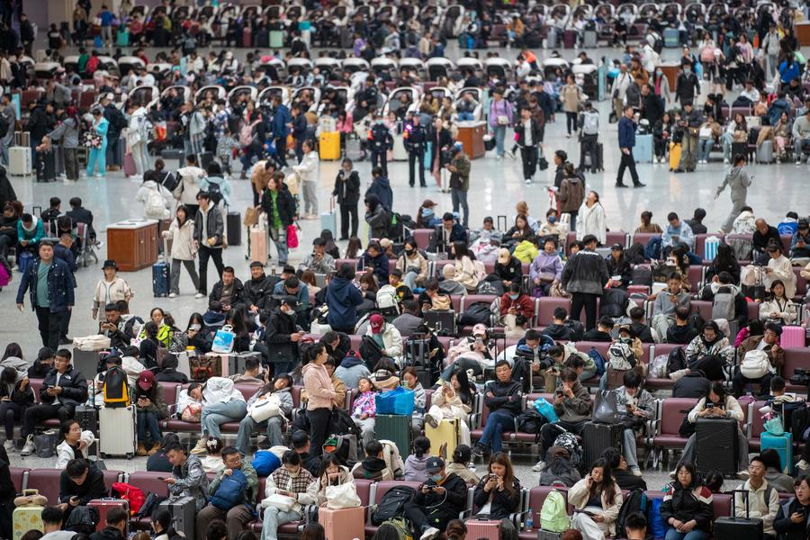 China registra más de 2.000 millones de viajes de pasajeros durante feriado de Día Nacional