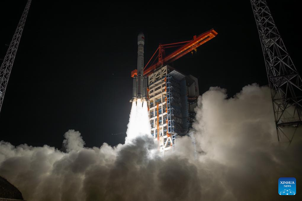 China lanza exitosamente nuevo grupo de satélites