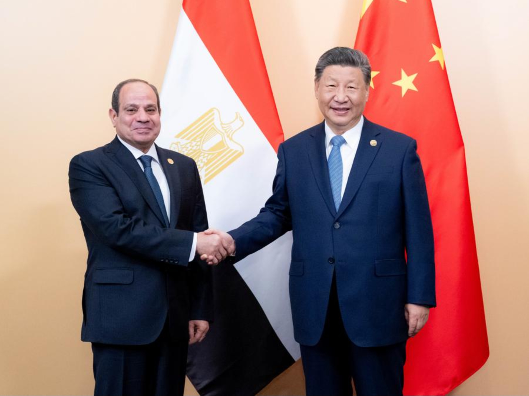 El presidente chino, Xi Jinping, se reúne con el presidente de Egipto, Abdel-Fattah al-Sisi, al margen de la XVI Cumbre del BRICS, en Kazán, Rusia, el 23 de octubre de 2024. (Xinhua/Zhai Jianlan)