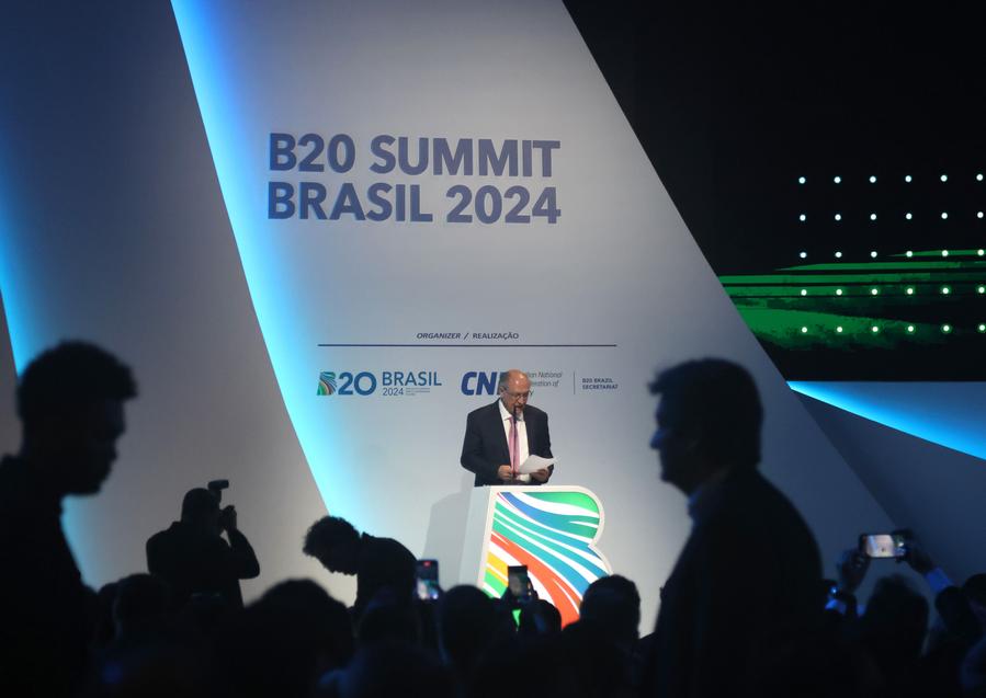 El vicepresidente brasile?o, Geraldo Alckmin, habla durante el Business 20 (B20) en Sao Paulo, Brasil, el 25 de octubre de 2024. (Xinhua/Rahel Patrasso)