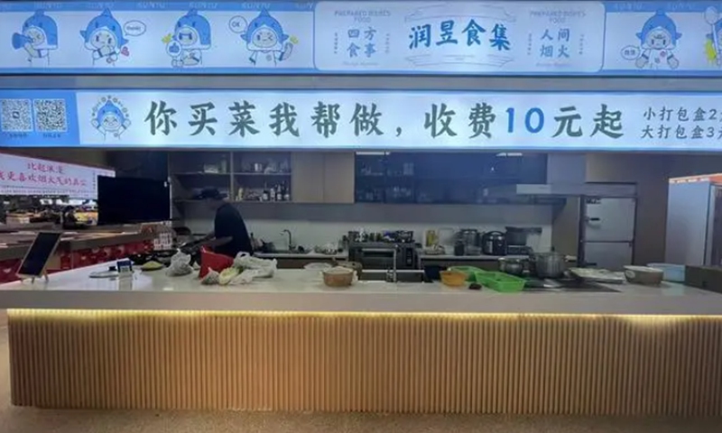 Un vendedor ofrece servicio de cocinero a sueldo. (Foto: Cortesía de Zhou Kaikai)