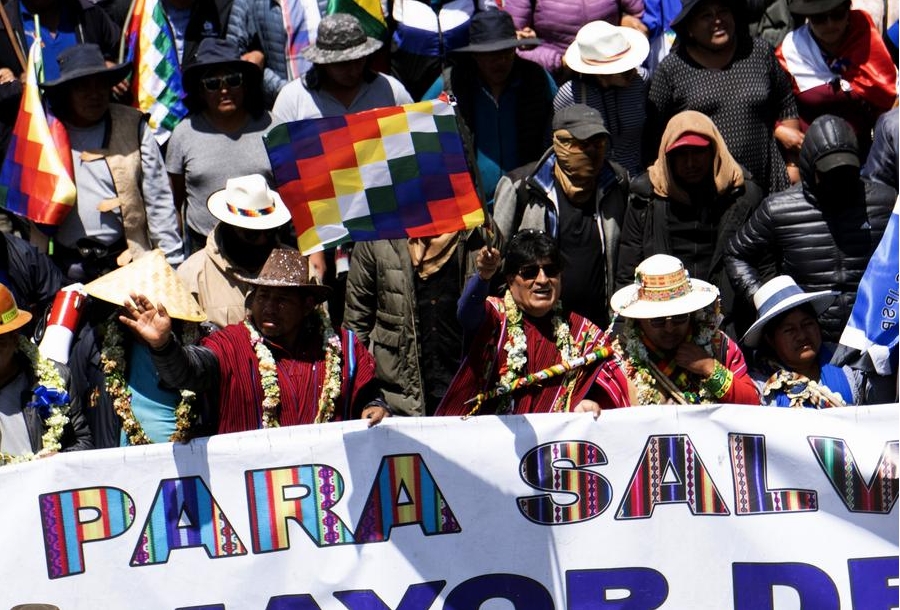 El expresidente boliviano Evo Morales (c) participa durante la denominada "Marcha Para Salvar Bolivia", en la ciudad de La Paz, Bolivia, el 23 de septiembre de 2024. (Xinhua/Javier Mamani) 