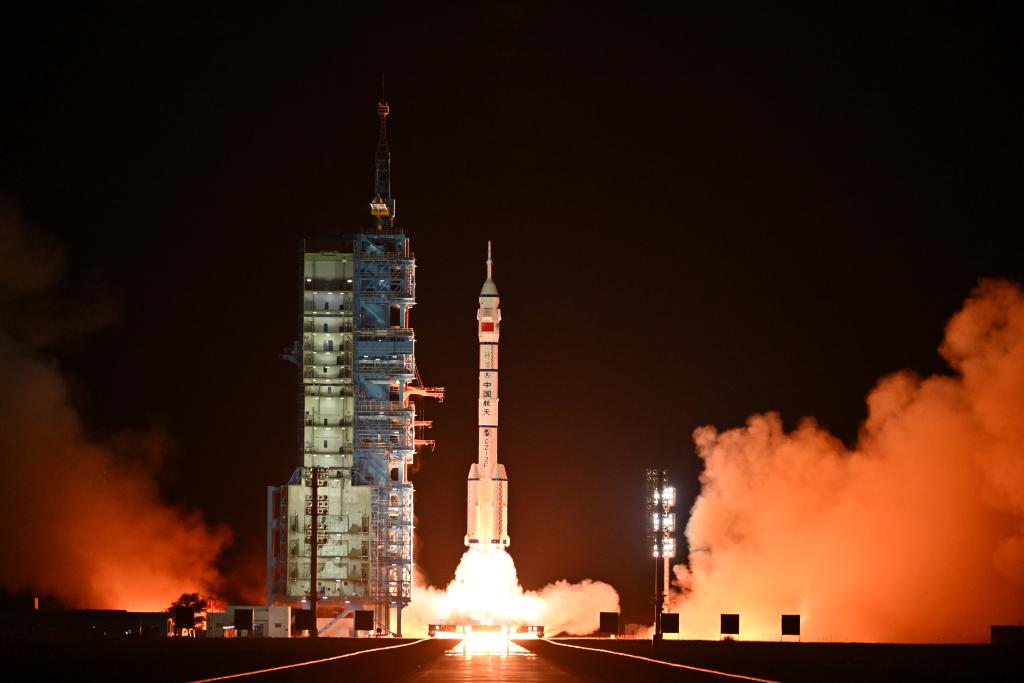 China lanza nave espacial tripulada Shenzhou-19