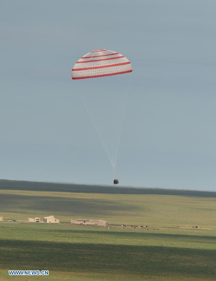 Aterriza con éxito cápsula de retorno de Shenzhou-10