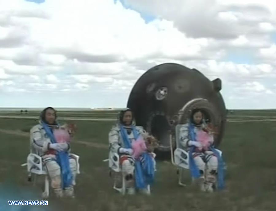 Aterriza con éxito cápsula de retorno de Shenzhou-10